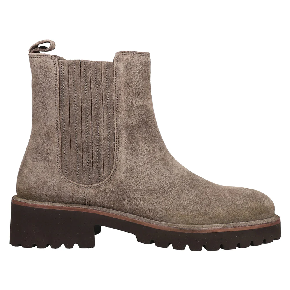 Cashew Round Toe Chelsea Boots