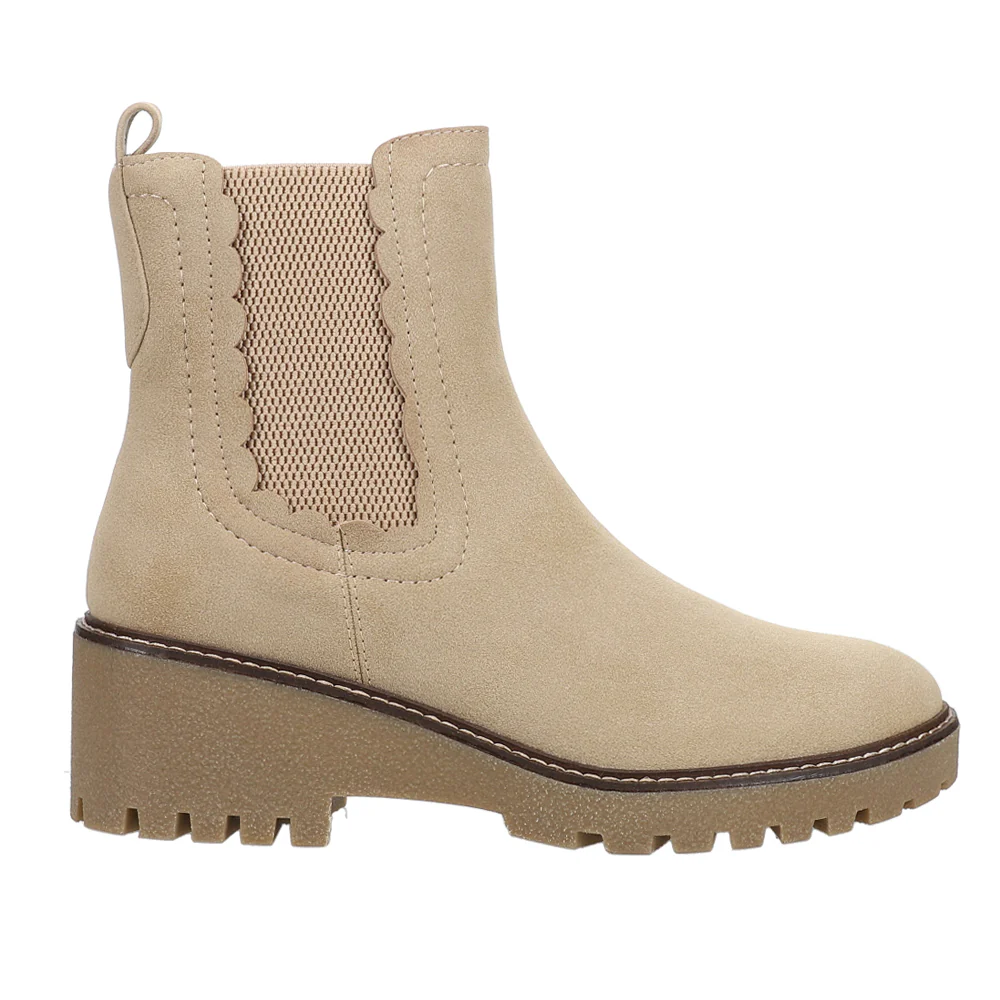 Kellen Round Toe Chelsea Booties