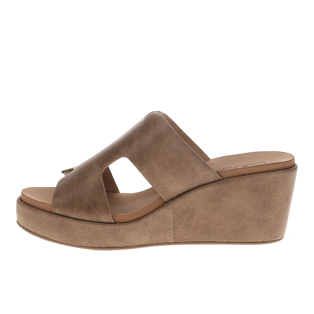 Pucker Up Wedge Sandals - Image 3