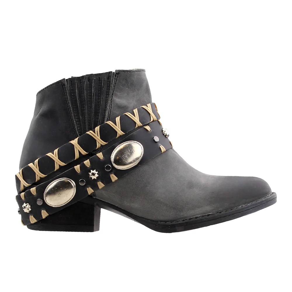 Studded Round Toe Pull On Cowboy Booties