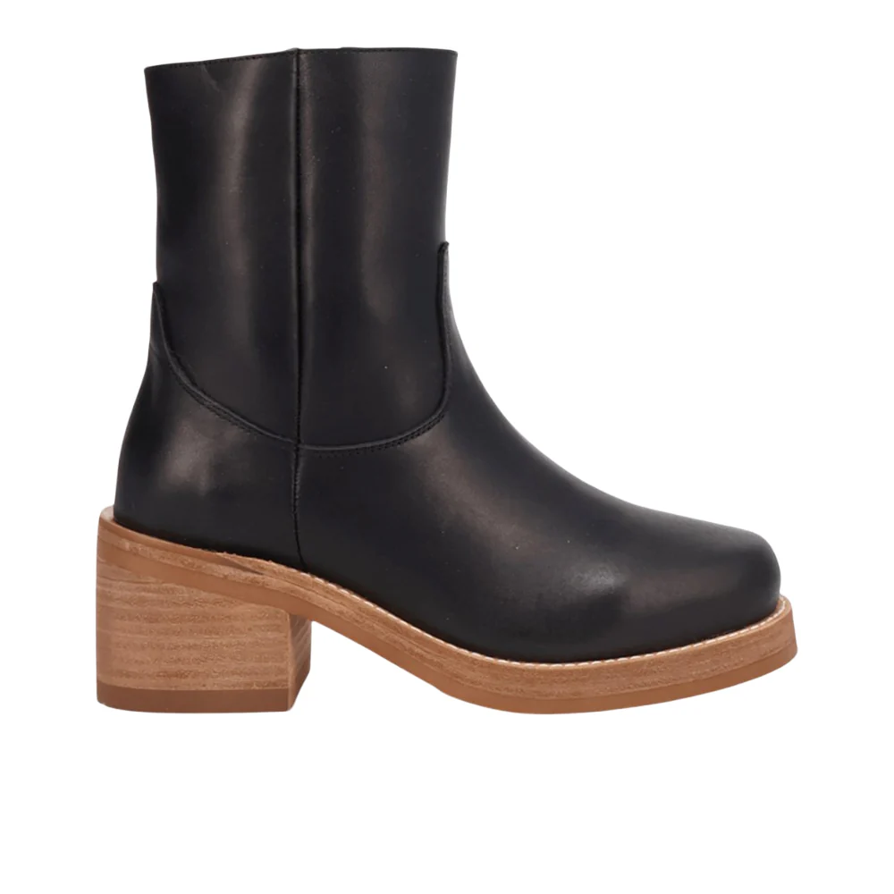Roxy Round Toe Zippered Boots